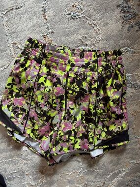 Lululemon hotty hot Hr 4” short